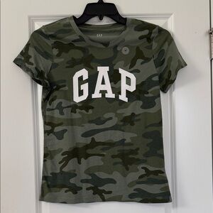 GAP Women's Green Camo Short Sleeve Tee